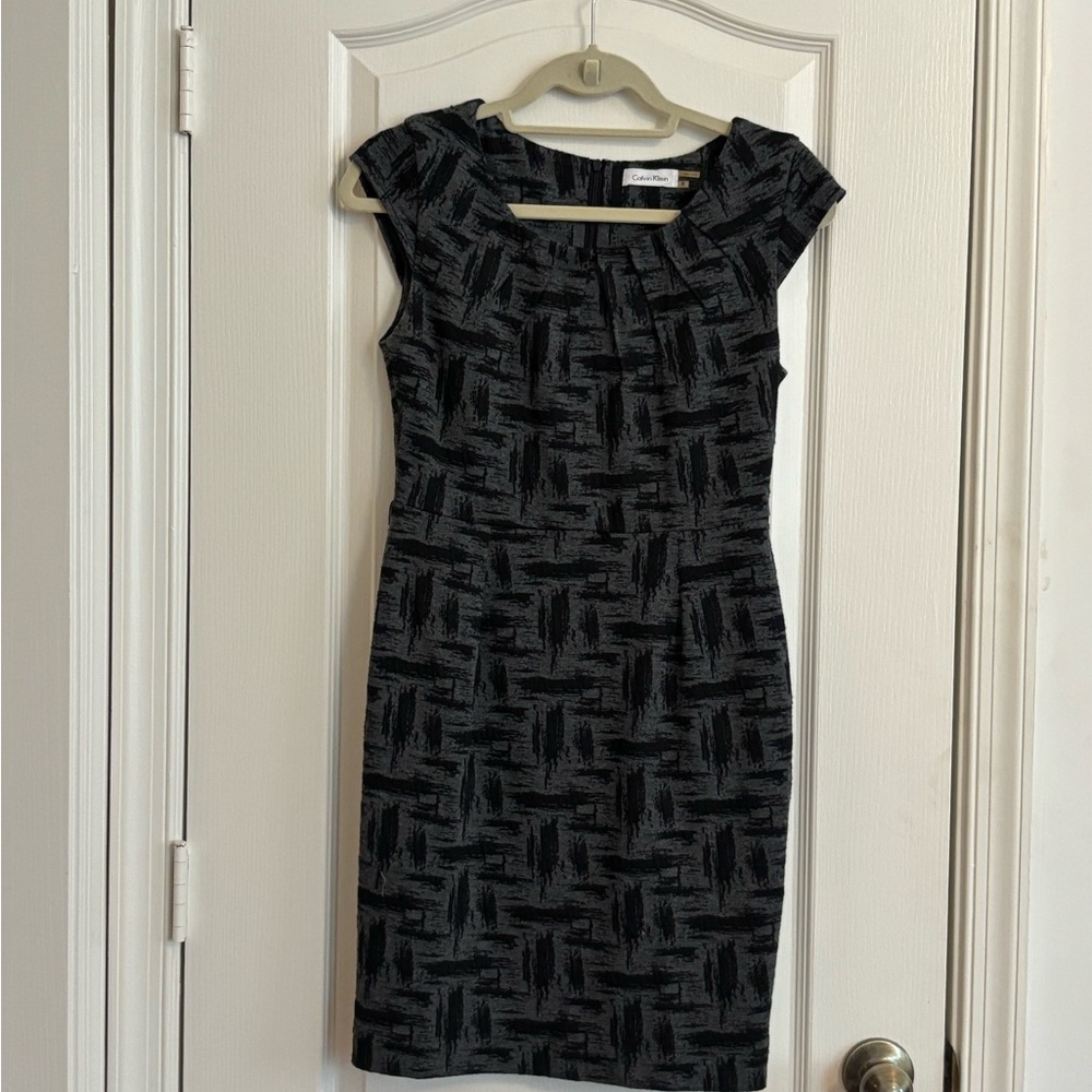 Calvin Klein Black + Gray Brushstroke Patterned Women's Knit Dress